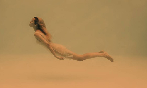 一絲不掛也能拍得很藝術！宛如裸身天使飛翔的夢幻攝影集 Weightlessness、Adeline Mai、攝影、裸體、夢幻