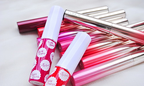 新貨試色！韓妞話題商品「氣墊唇彩」、讓人好想啾一下的「護唇精華」 唇膏、口紅、氣墊彩妝、氣墊唇彩、氣墊口紅、韓系、日系、歐美、試色、唇妝、上妝、化妝、唇蜜、護唇、光澤、顯色、遮色、水亮、絲絨、霧面、性感、護唇膏、乾燥、潤色護唇膏、甜美、可愛、秋冬彩妝、糖果、花朵、漸層、咬唇、咬唇妝、逆咬唇、妞新品、新品、實擦、巴黎萊雅、萊雅、L'OREAL、花漾漸層氣墊唇彩、糖果啾啾護唇精華棒、ettusais、艾杜紗、韓妞、IG、instagram、CUSHION、TINT