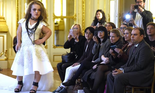 屬於小一號的美麗！法國「侏儒時尚秀」顛覆你的時尚視野 侏儒時尚秀、巴黎時尚週、侏儒、法國、給她們機會