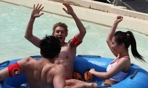 台大有水上樂園？台大人才懂的5件事是...... 台灣大學、台大、水上樂園、傅鐘、撐傘