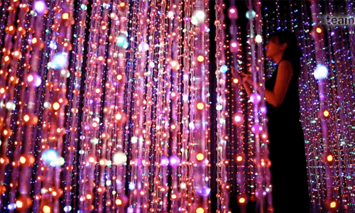 不用上太空也能被群星環繞！6萬顆LED燈打造魔幻宇宙 星空、星星、星雲、行星、teamLab