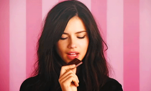 多吃巧克力可以增強記憶力？6種有益大腦活化的食物大公開 大腦、有益、食物、堅果、橄欖油