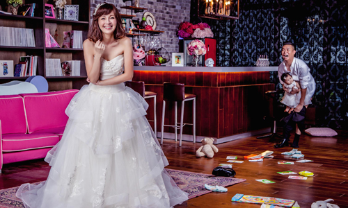 妞快報：看完也跟著感染滿滿幸福！鍾欣怡婚紗照攜老公女兒甜蜜出鏡 鍾欣怡、結婚、孫樂欣、老公、婚紗照