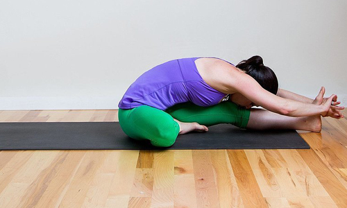 還在數羊數到天荒地老？讓你一覺到天明的睡前瑜珈這樣做 瑜珈、yoga、失眠、放鬆、伸展