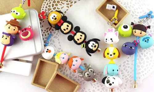 把艾莎、米奇跟毛怪串在一起！迪士尼TSUM TSUM丸子串防塵吊飾 手機、週邊、迪士尼、TUSM TSUM、吊飾