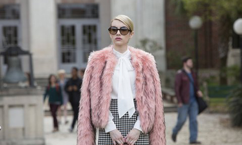 被追殺也不忘保持時尚！《尖叫女王》教你怎麼穿 妞學院、艾瑪羅伯茲、麗婭米雪兒、美劇、尖叫女王