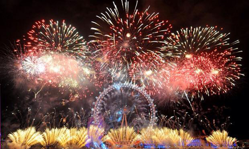 [友站新聞] 溫泉？極光？滑雪？冬季去歐洲旅行的7大理由 Pikicast玩翻世界、歐洲、冬季、雷克雅維克、極光、聖誕市場、瑞士、阿爾卑斯山、聖莫里茨、烤奶酪、香榭麗舍大道、煙火