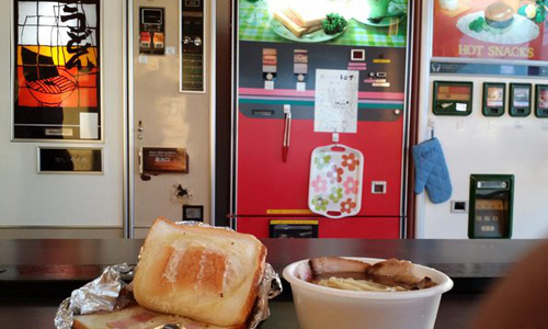 只要投幣，就吃得到烏龍麵、吐司、咖哩？！日本暖呼呼「懷舊販賣機」之旅 愛玩妞、日本、販賣機、懷舊、全能