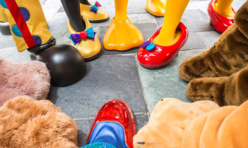 猜猜這是誰的腳？！「香港迪士尼」10周年讓你玩到不想回家啦〜 愛玩妞、香港、迪士尼、10周年、慶祝