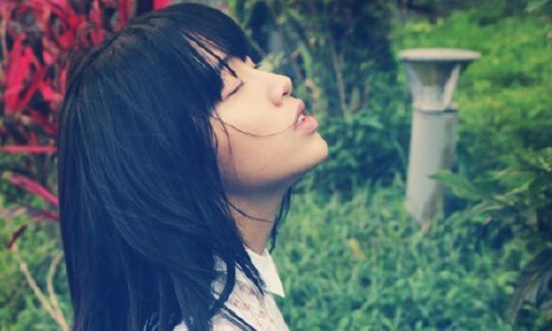 妞快報：空靈唯美就像言情小說封面！歐陽妮妮噘唇超犯規 妞快報、空靈、唯美、言情小說、封面