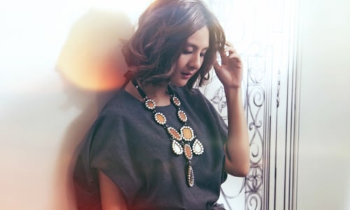 妞專訪︰「一個人，也能找到幸福的方式。」郭靜不私藏的療癒秘訣大公開 妞專訪、郭靜、純愛教主、這一切還是迷人的、幸福不設限