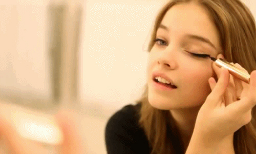 網路上的眼線教學都是騙人的？正妹親自實驗化妝小撇步的結果是… 眼線、實驗、正妹、撇步、教學