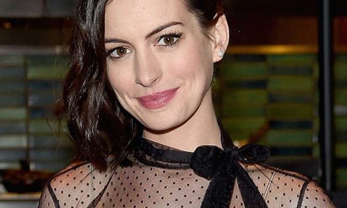 妞快報：懷孕後滿臉幸福笑容！安海瑟薇凸肚孕照曝光！ 安海瑟薇、懷孕、妞快報、Anne Hathaway、老公