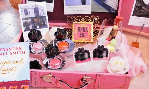 妞直擊：逼死人的年終禮物抉擇！ANNA SUI氣墊腮紅、Bobbi Brown星空眼影 Bobbi Brown、BB、芭比、芭比波朗、聖誕彩妝