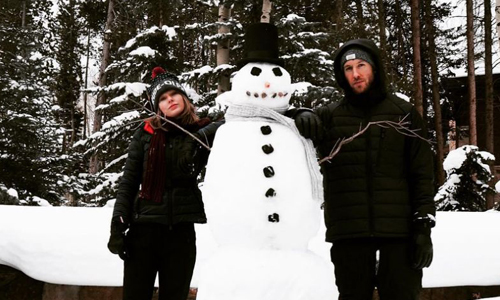 妞快報：竟然堆出近200公分的雪人！泰勒絲和高富帥男友堆巨型雪人慶耶誕 妞快報、泰勒絲、Taylor Swift、凱文哈里斯、Calvin Harris、雪人、聖誕