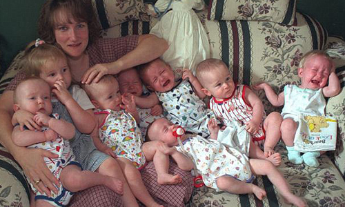 曾經一天要換52片尿布！轟動全球的七胞胎要念大學啦！ 七胞胎、美國、Kenny McCaughey、Bobbi McCaughey、多胞胎