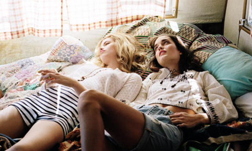 表面好閨密、私下暗算你！？3個笑裡藏刀雙面女特徵 好友、好姐妹、閨密、雙面人、frenemy