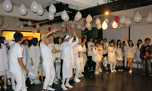 就是要醜才時尚！「醜人日」之南實時尚系的年度傳統 妞學院、時尚週、鬼屋、醜人日