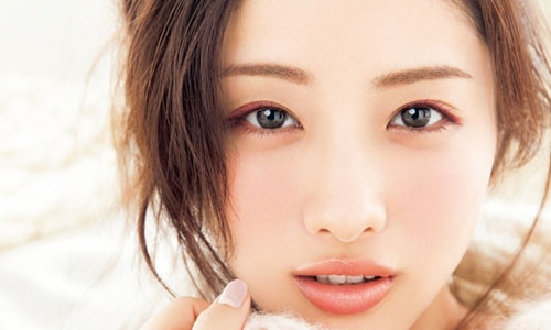 纖細且帶些女人味的細眉即將回歸！？2016不可不知的4個彩妝關鍵字 2016、彩妝、趨勢、兔顏、紅唇