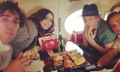 吃對東西就能克服時差！搭飛機的聰明飲食指南 旅行、搭飛機、食物、時差、暈機