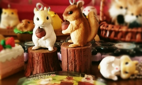 一直扭到樹墩沒有人會高興！令人哭笑不得的松鼠扭蛋 松鼠、公仔、扭蛋、日本、玩具、樹幹、樹墩