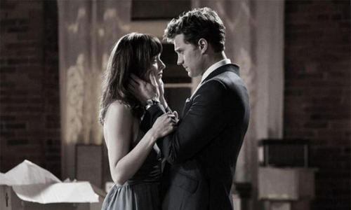 嬌羞笑容令他們無法招架！讓霸道男深深迷戀的6個特質 格雷、安娜、霸道、總裁、嬌羞