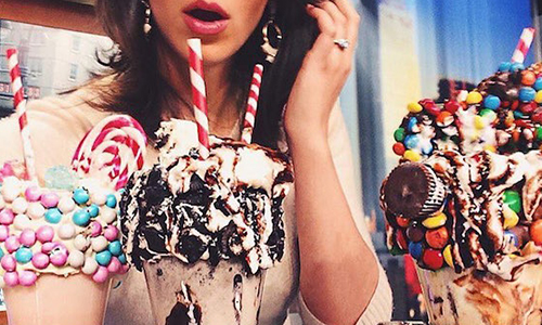 簡直是甜點界恐怖份子！「瘋狂奶昔」讓全世界的健身教練都發抖了 奶昔、甜點、瘋狂、熱量、blacktapthat、Black Tap Craft Burgers＆Beer