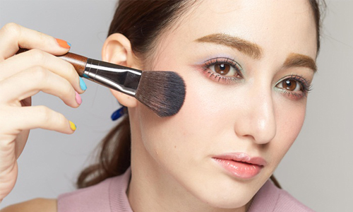 [友站新聞] 還在畫大地色彩妝！？早春不使用colorful春彩別說妳跟得上流行！ voce、春妝、彩妝、蜜桃色、腮紅