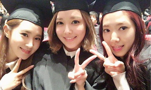 妞快報：朴信惠大學念8年！揪俞利、秀英畢業自拍最高顏值畢業照 妞快報、朴信惠、大學、少女時代、少時