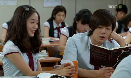 被譽為凡人贏過天才的唯一方式！日本名師狂推「藍筆記憶法」 藍筆記憶法、相川秀希、讀書、學業、職場、課業、藍筆、筆記、天才、成績