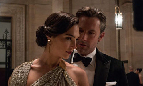 新舊蝙蝠俠一見面先聊「尿」！？《蝙蝠俠對超人》10個有趣幕後花絮 Batman v Superman: Dawn of Justice、蝙蝠俠對超人、蝙蝠俠對超人：正義曙光、蓋兒賈多特、班艾佛列克