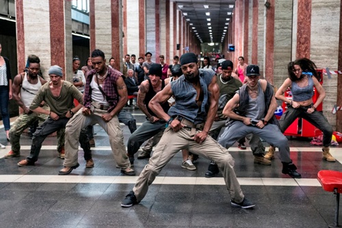 [新聞稿]林俊傑專屬舞群量身打造 《舞力重擊》中職熱鬧開球 林俊傑、舞力重擊、中職、lamigo、小提琴、尬舞、中華職棒