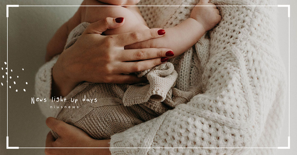 世俗7個「完美媽媽標準」好有壓力！餵母奶才是好媽媽、3C育兒就是錯？ 親子妞、媽媽妞、新手媽媽、育兒、3C、網路、好媽媽、媽媽聊聊、家庭關係