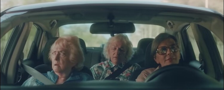 你要打呼就去後座，遵守交通規則人人有責！ 西班牙、AutoCity、交通規則、搞笑