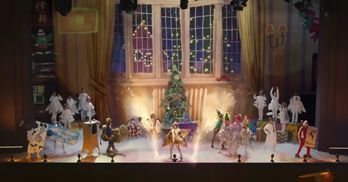 無數個小孩組成一顆聖誕樹，就算是小角色也要努力發光！ 英國、森寶利超市、超市、付出