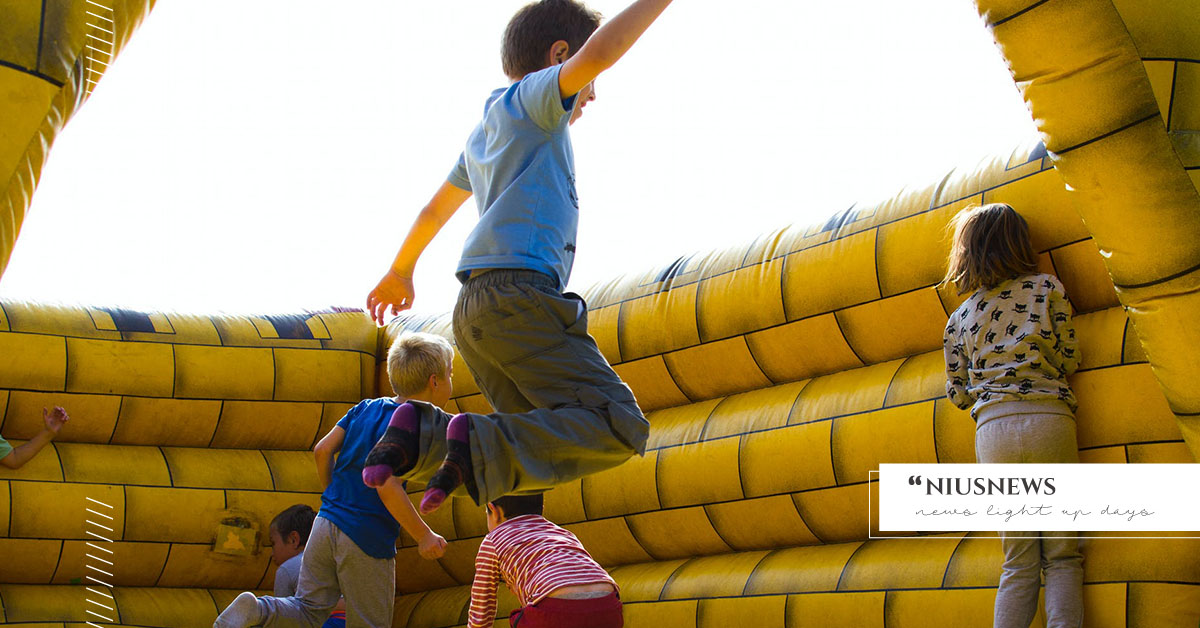 孩子喜歡從高處往下跳是平衡感不好？教你如何判斷孩子的7大感官是否出問題！ 媽媽妞、親子妞、感官功能、發展里程碑、好動、自閉、育兒教養、平衡感、語言發展、聽覺、視覺、觸覺、副食品