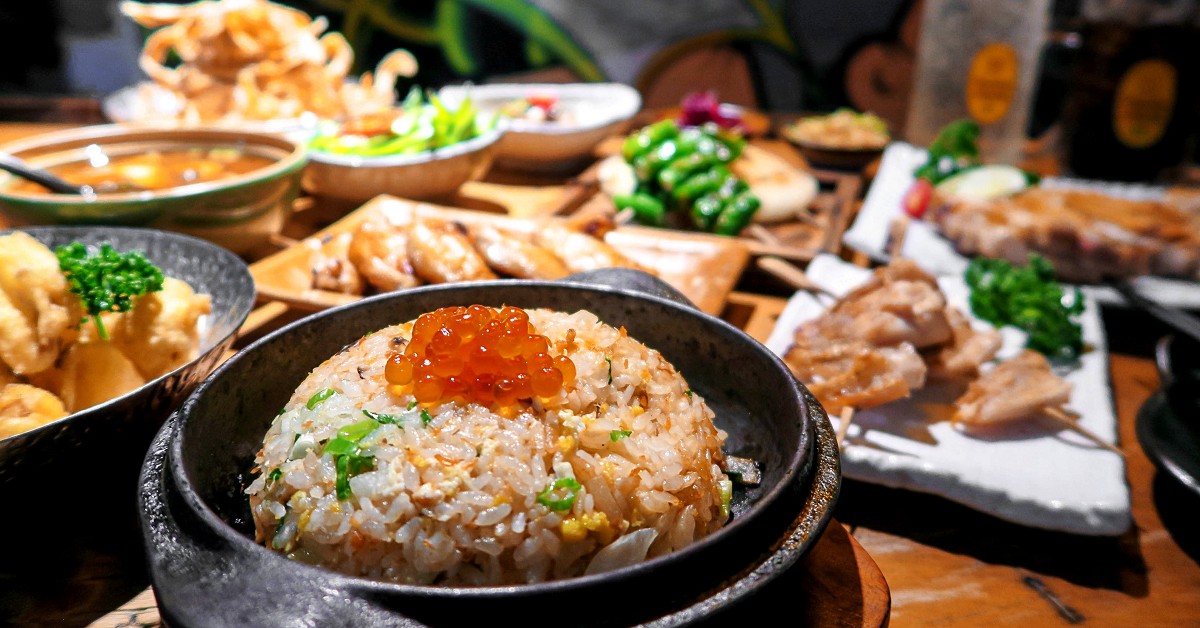 當啵啵爆漿的鮭魚卵撞上滋滋作響的鐵板炒飯!市民大道居酒屋推薦! 東居居酒屋、市民大道居酒屋、忠孝敦化美食、台北深夜食堂