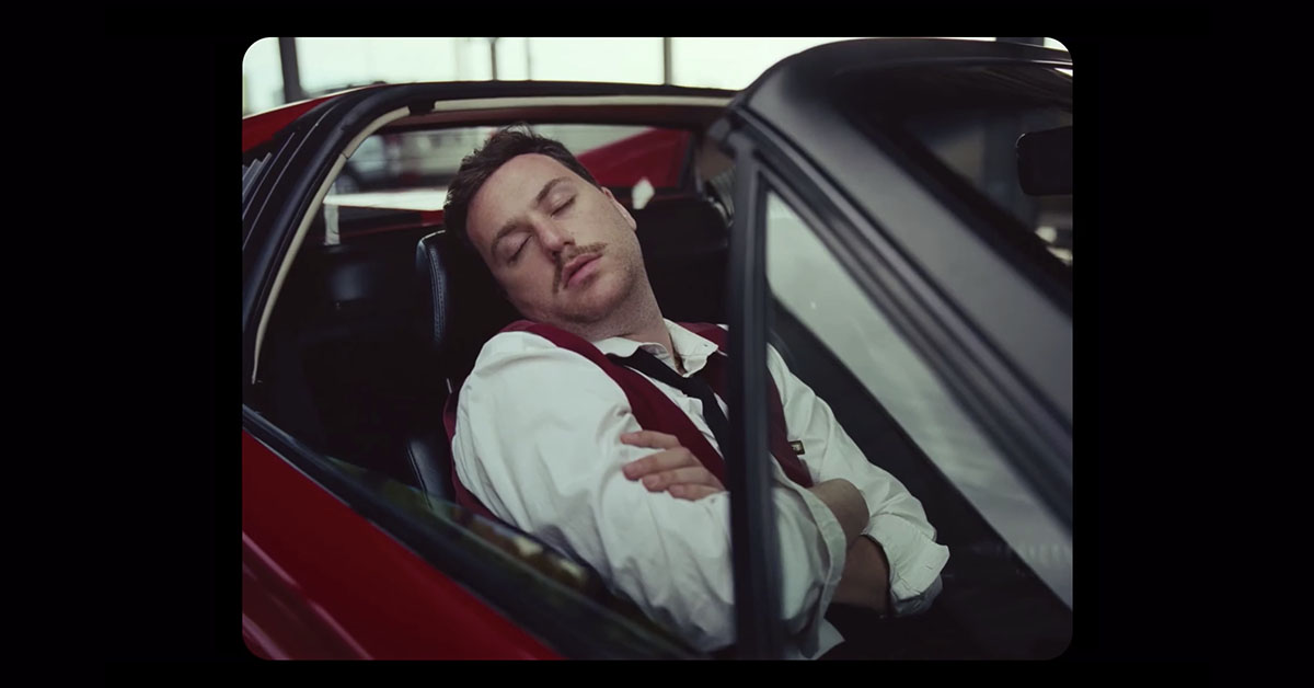 泊車小弟，我的車交給你嘍，你可別亂搞啊！ 德國、benz、汽車、搞笑