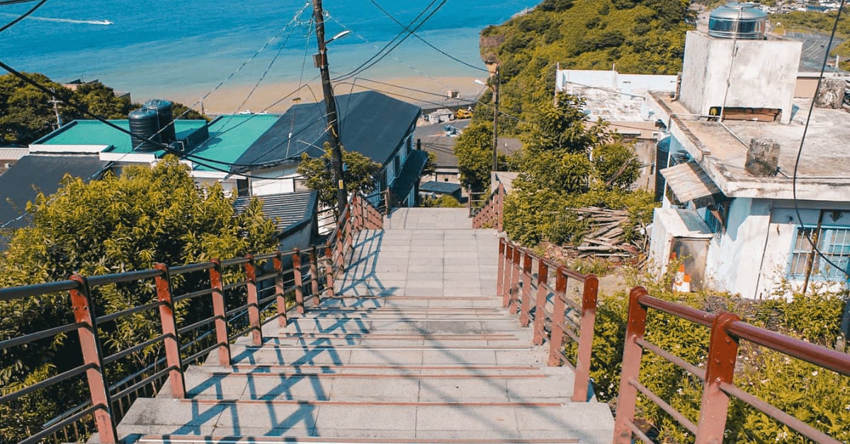 [新北景點]濂洞國小~走進你的名字 從高處看著特色陰陽海 濂洞國小、瑞方景點、北海案一日遊