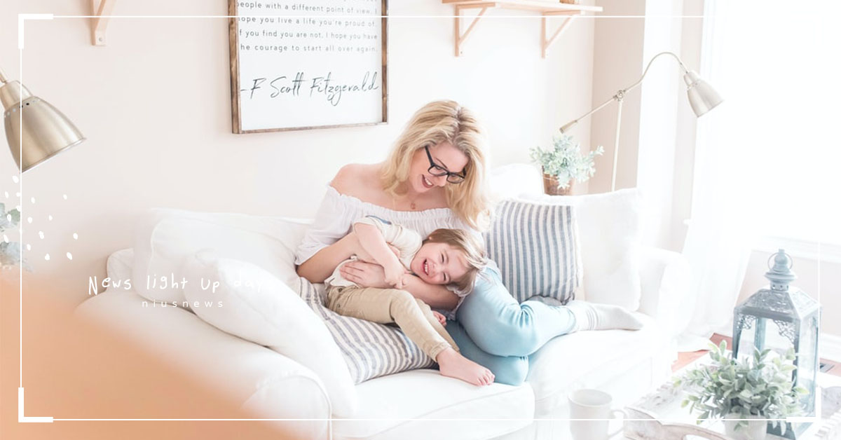 網友分享「育兒後感動的瞬間」！流淚時孩子說：媽媽痛痛擦藥藥，冷氣房幫蓋小被被 育兒、愛、親情、媽媽、小孩、關心、貼心、感動的瞬間