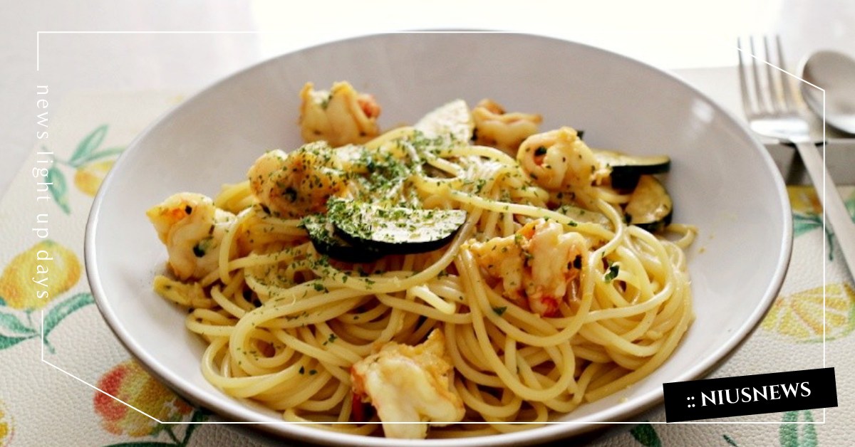 10分鐘上桌！清爽系「蒜味鮮蝦義大利麵」食譜，配上日本主婦愛用「蔥油」口味更提升 蒜味鮮蝦義大利麵、義大利麵、義式、料理、日式