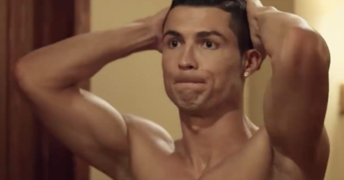 Ｃ羅只有穿內褲，被鎖在房間門外 美國、Altice、電信、搞笑