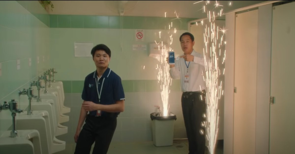 在馬桶上解放時，聽到下屬真情告白 借貸、泰國