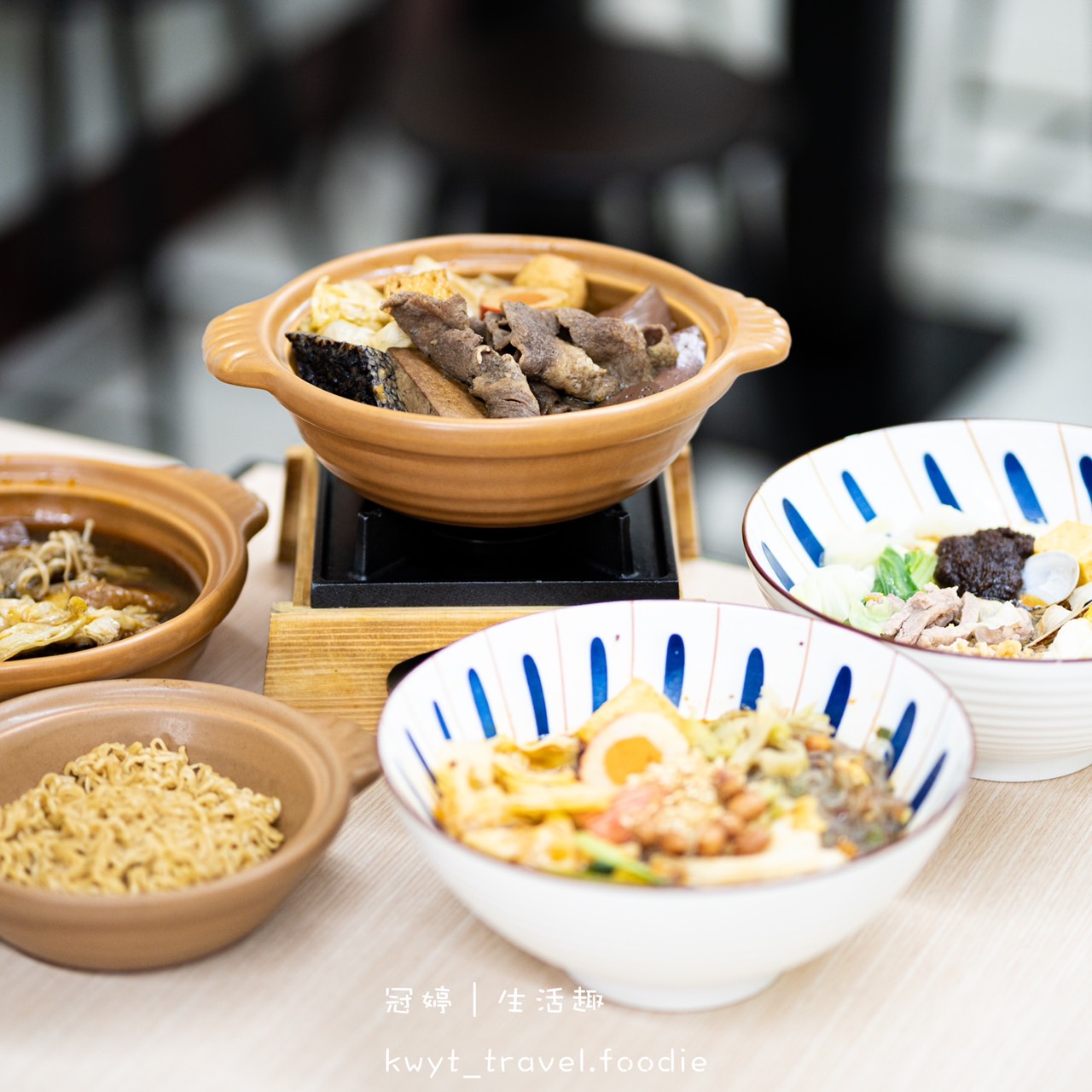 在地人帶路，冷氣室大啖70元香辣夠味的鴨血豆腐！菜單 