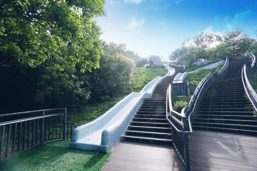 新竹青青草原｜54公尺溜滑梯、親子野餐、交通停車資訊 新竹景點、青青草原、新竹 一日遊、新竹 野餐、新竹 親子