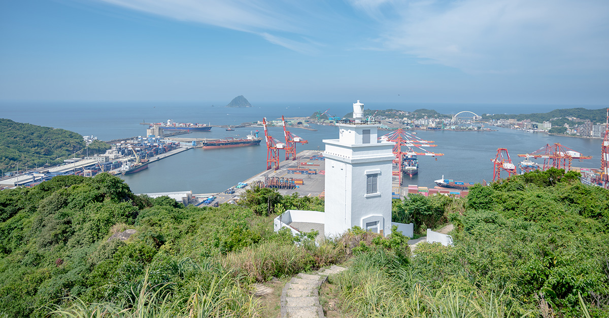 基隆一日遊 | 基隆雙塔健行趣、偽出國欣賞漁村海岸線、享受在地居酒屋美食 基隆一日遊、基隆一日雙塔、基隆燈塔、球子山燈塔、白米甕砲台、喜舍咖啡、BZ CORNER