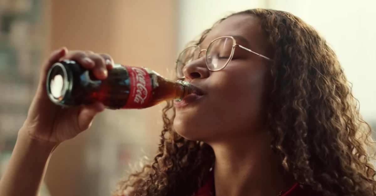 環形劇場放煙火，衝破屋頂是哪招？ 可口可樂