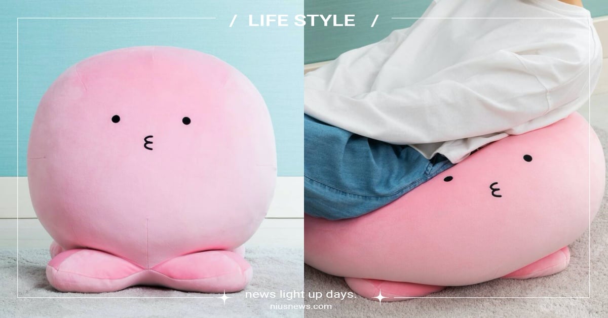 你也想要快樂嗎？日推漫畫《章魚嗶的原罪》粉紅外星人「章魚嗶」抱枕，網：怕.jpg 漫畫、章魚嗶的原罪、章魚嗶、抱枕