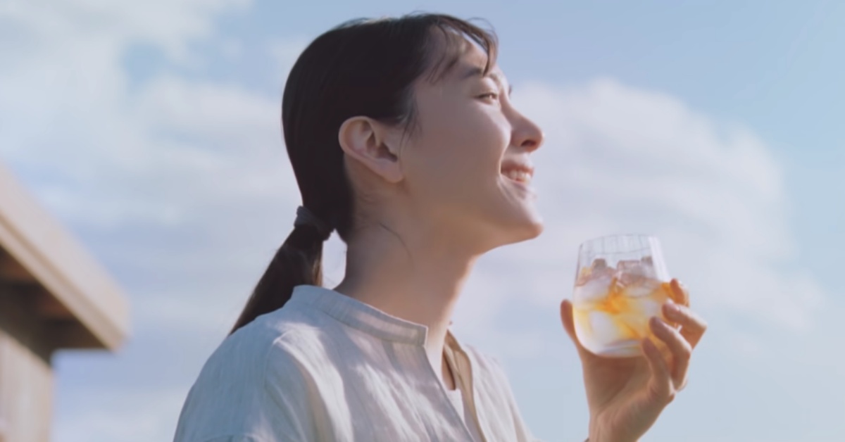 新垣結衣路邊奉茶，只為讓你怦然心跳 新垣結衣、茶、日本