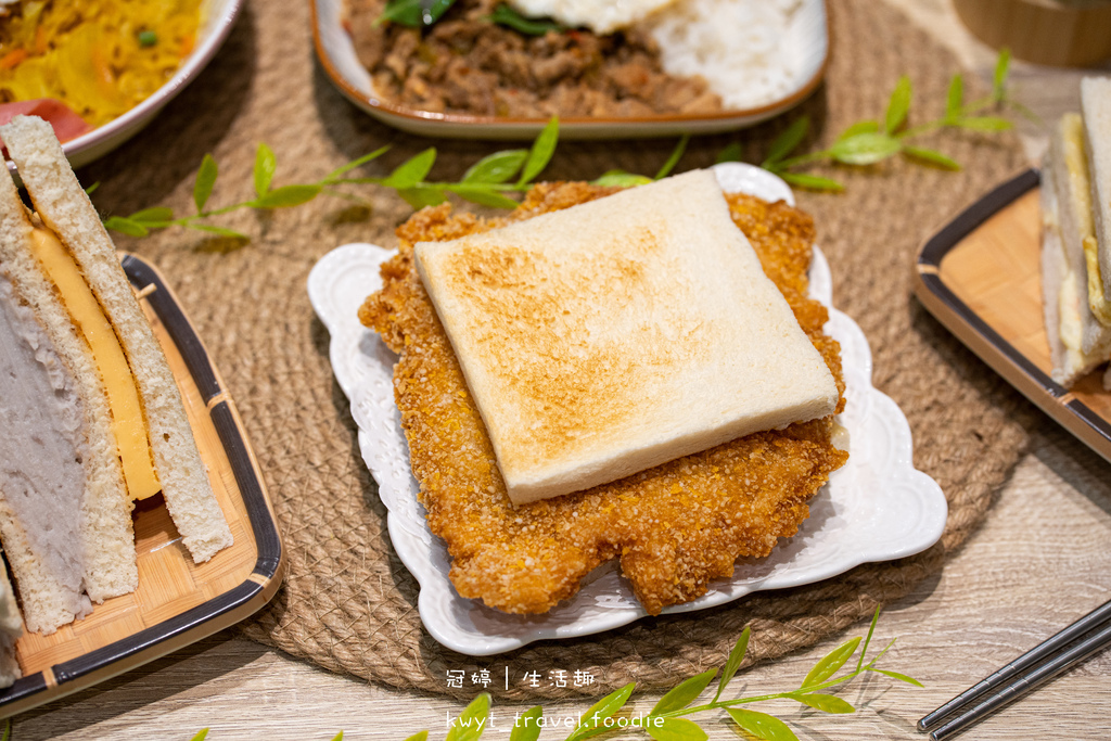 比臉大超厚雞排吐司！超強宵夜推薦，療癒系銅板價晚餐宵夜菜單 